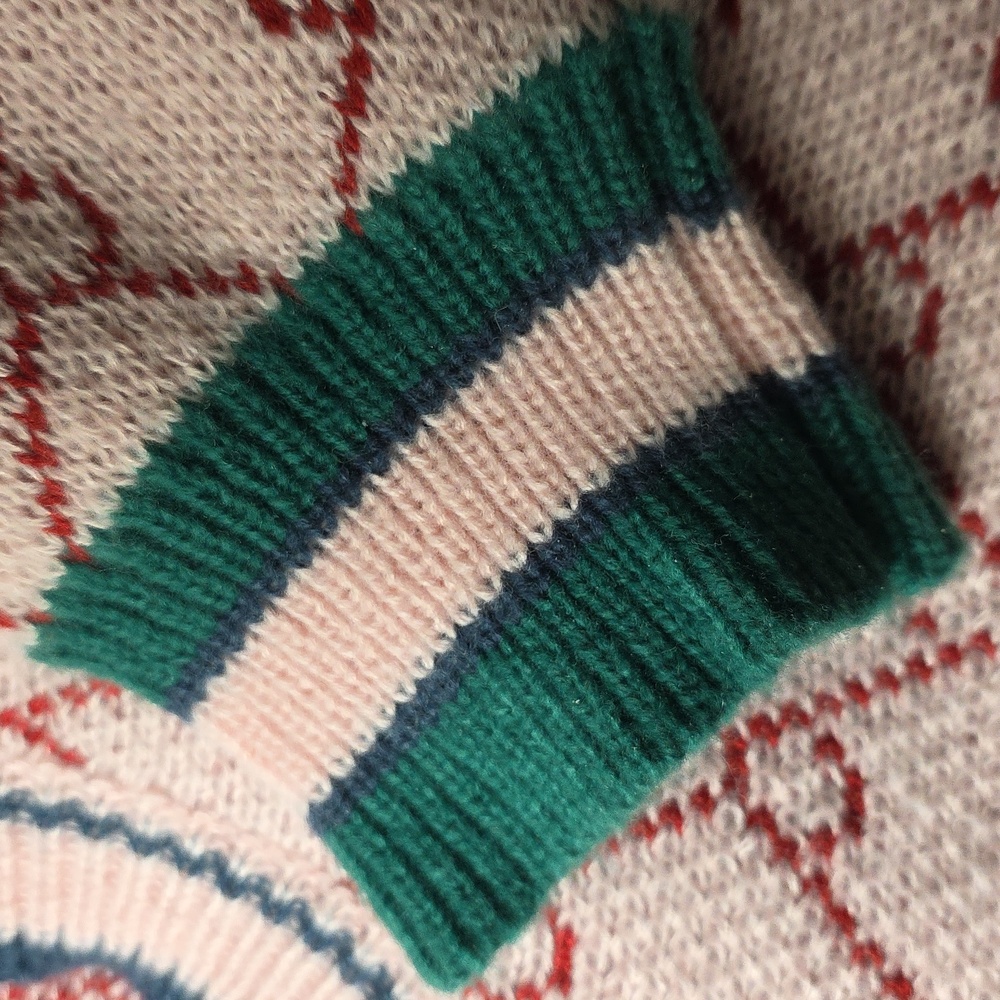Intarsia Knit Red Ribbon Pattern - Picture 4 of 4